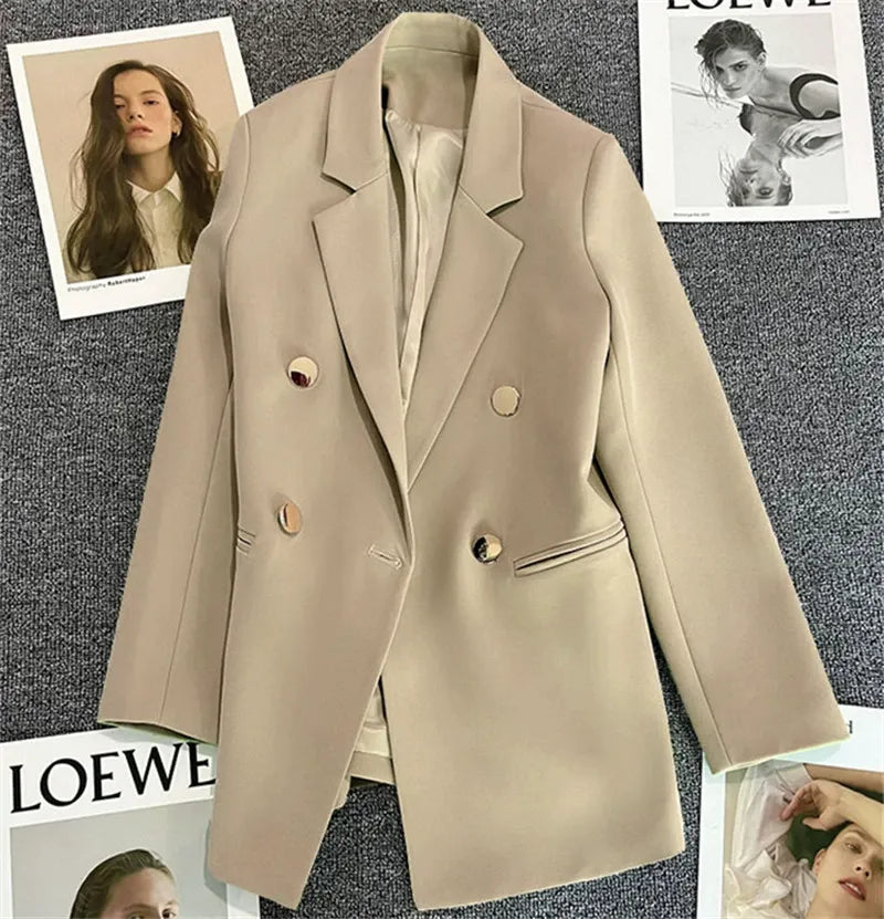 Doppelreihiger Blazer für Damen | Spitzrevers Design