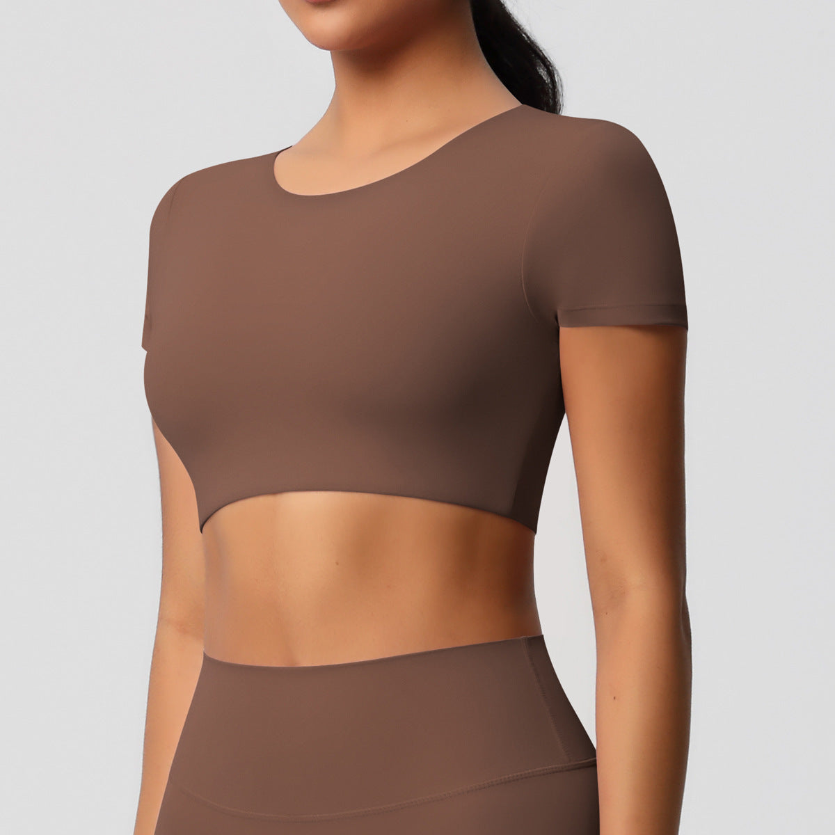 Short-sleeved crop top with a figure-flattering cut and integrated bra