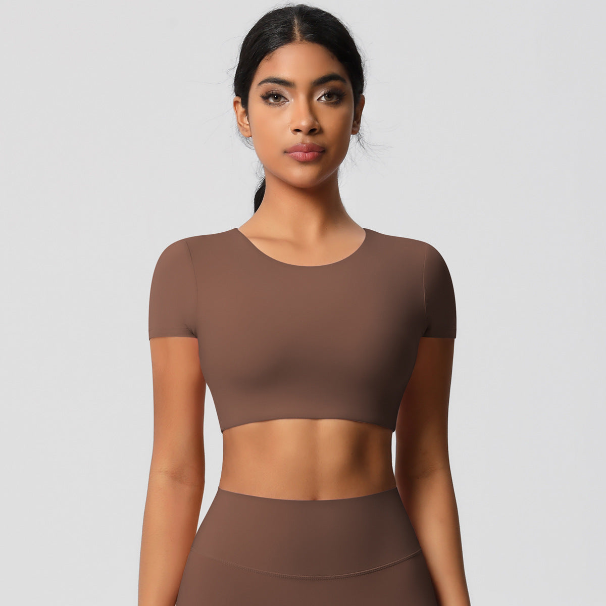 Short-sleeved crop top with a figure-flattering cut and integrated bra